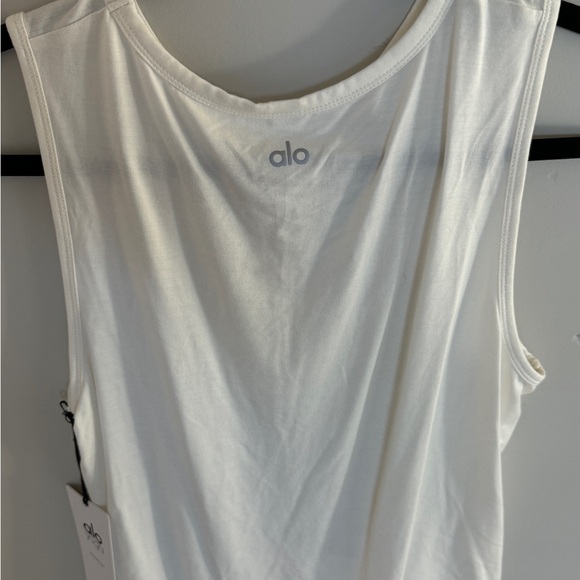 ALO white layering top. Cover tank. Size Large. BNWT STILL IN STORE !!!!! - Picture 2 of 4